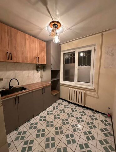 квартиры часовые: 3 комнаты, 58 м², 104 серия, 1 этаж, Косметический ремонт