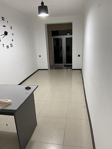 İcarəyə ofislər: Kiçik ofis/iş otağı - Tək otaqlı məkan, düzbucaqlı plan - Ağ rəngli — 9