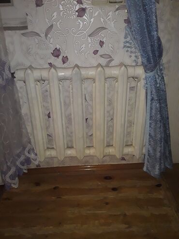 radiator ev ucun: Salam cuğun radyatur satılır tam işlək vəzyədədi istemdən ayrılıb evdə