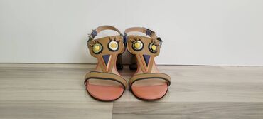 Γυναικεία είδη Υπόδησης: Σανδάλια Fendi. Αυθεντικός. Πολύ καλή κατάσταση. Δέρμα. Τακούνια 6 cm — 3