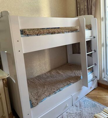 Yemək masaları, oturacaqları: Iki mertebeli kravat 250 azn tecili satilir iki eded matrasi var