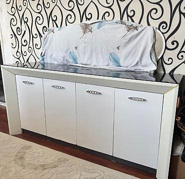 kəsim masası: Ağ-qrafit rəng çalarında vitrin-bufet dəsti - Material: korpus – — 3