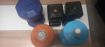 Tegovi za vežbanje: Tegovi od 1, 5kg 2 kom. 3kg 2kom i 1 od 5.4kg i 1 od 16 kg pravljen od — 3