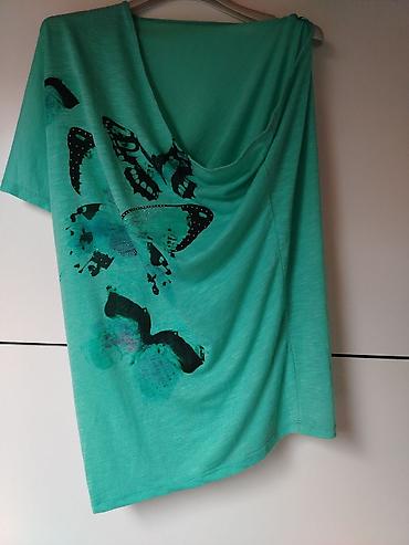 pull and bear majice: Turkizna ženska majica sa printom leptira – Terranova, veličina L. - — 2