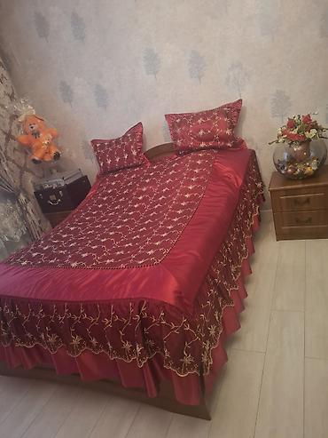 Yataq otağı mebel dəsti satılır. Dəstə şəkildə görünən əsas hissələr