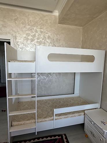 Продаю б/у двухъярусную кровать с двумья матрасами от Белла мебель