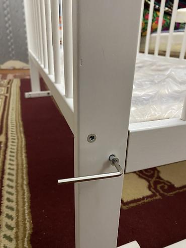 разделитель: Детская кроватка с маятниковым механизмом и выдвижным ящиком почти — 7