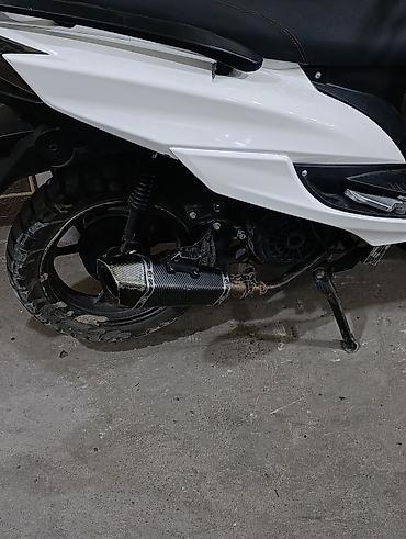 Скутеры: Скутер/мопед городского класса, белый, с агрессивной светодиодной — 12