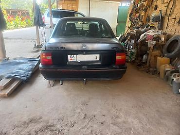 Opel Vectra: 1995 г., 1.6 л, Механика, Бензин, Седан