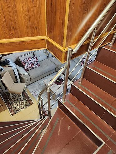 Həyət evləri və villaların satışı: Şəhərin mərkəzində yerləşir. Dəniz kənarı Bulvara 1 dəqiqəlik — 12