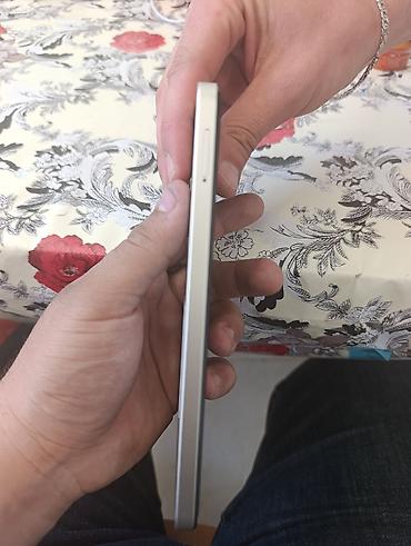 still cool android: Smartfon – metal çərçivəli, düz kənarlı dizayn Xüsusiyyətlər: - — 4