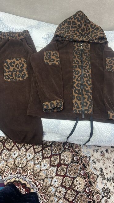 халаты для келинок: Женский вельвет костюм: худи на молнии и брюки. - Цвет: шоколадный с