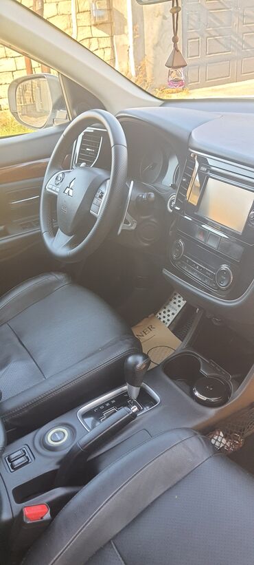 Mitsubishi: Mitsubishi Outlander: 2.4 l | 2014 il Ofrouder/SUV — 5