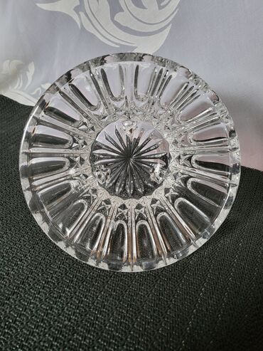 Ostalo posuđe: Bombonijera nova kristal Zajecar 70te. Kristalna bombonijera,na tri na lalafo.rs — 9 Ostalo posuđe: Bombonijera nova kristal Zajecar 70te. Kristalna bombonijera,na tri — 9