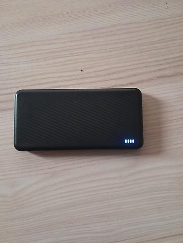 Portativ enerji bankı (power bank), 10000 map qara rəngdə, kompakt