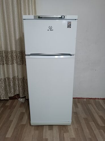 холодильник рефрежатор: Холодильник Indesit, Б/у, Двухкамерный, De frost (капельный)