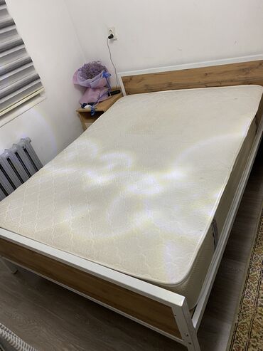 Односпальные кровати: Кровать с прочным металлическим каркасом и изголовьем из — 11