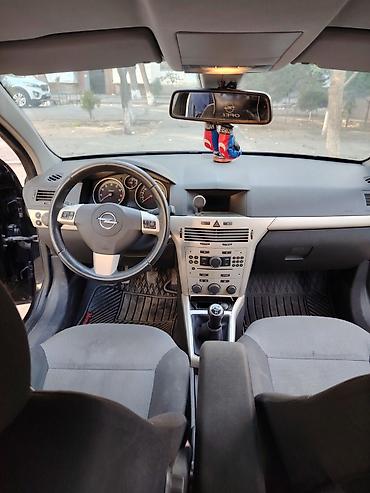 Opel: Opel Astra H, 5 qapılı hetçbek, qara rəng Xarici görünüş: - H kuzov — 7