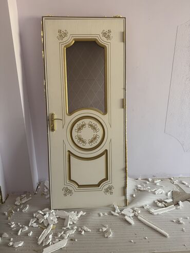 işlenmiş qapi: Qapı mdf Cox Yaxsı vezıyyetdedır 4eded süse bır Efes Qapalı qulxoy