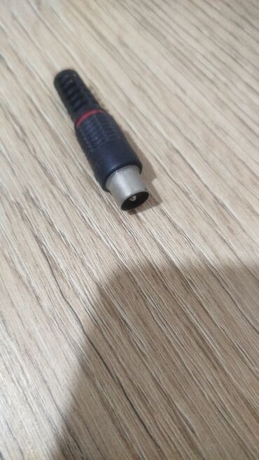 televizor 2ci əl: RF antena girişi, ucluq, cek, antenna jack. Arxasına kabel