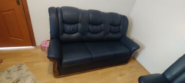 Ostali nameštaj: Na prodaju trosed i dve fotelje, teget boja, trosed je na razvlacenje — 2