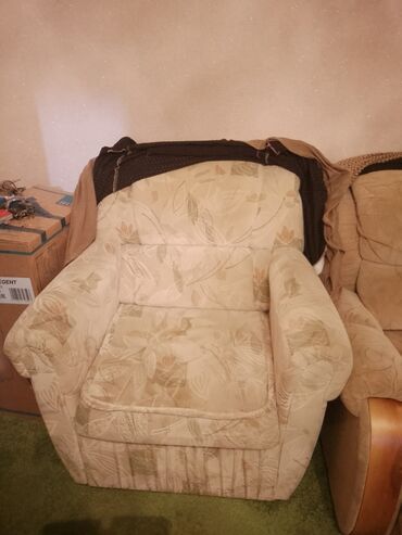 продам мягкую мебель: Классическое кресло, Для зала, Б/у