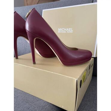 туфли новая не разу не одевала: Original Michael Kors Kabluk
1 dəfə Geyinilib
Razmer: 42