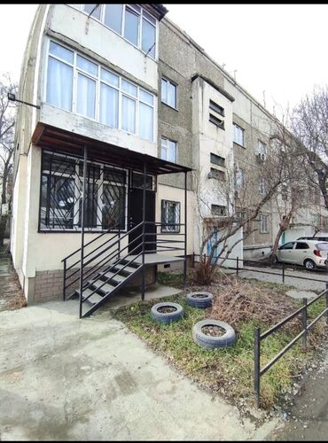 продаю помещение под салон красоты: Продаю Косметологическая студия 36 м², 1 комната, С ремонтом, С оборудованием, Многоэтажное жилое здание, Отдельный вход