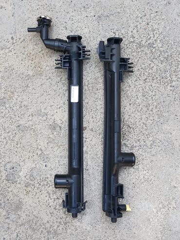 Радиаторы: Toyota Camry 70SE Американец 1.Кронштейны радиатора Стойки радиатора — 3