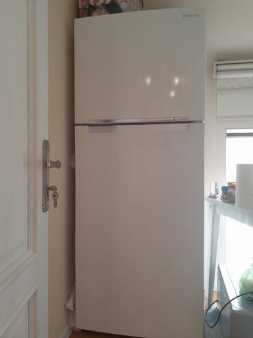 samsung c240: Б/у Холодильник Samsung, цвет - Белый