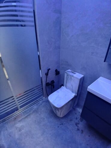 Duş kabinaları, arakəsmələr: Yeni Arakəsmə, Künc üçün, Ödənişli çatdırılma — 21