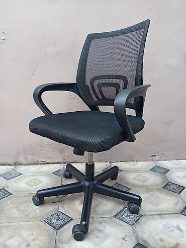 Ofis və oyun kresloları: İşlənmiş, Təkərli, Qolları tənzimlənir, Parça — 1