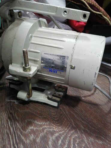 мотор для швейной машинки: Мотор б/у. 220v.Снят со швейной машинки