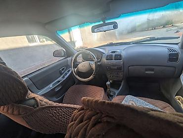 салон машины: Hyundai Accent: 2001 г., 1.5 л, Механика, Бензин, Седан — 2