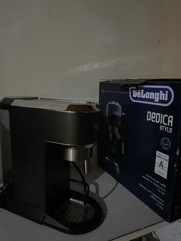 qəhvə aparatı: Qəhvə maşını Delonghi, Avtomat, Su qabı ilə, Yeni