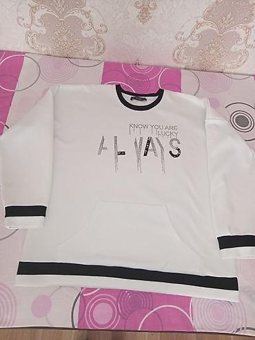 ag sarocka: Ağ rəngli uzunqol sweatshirt. Ön hissədə “Know you are lucky – Always” — 1