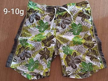 Paketi dečije odeće: Decaci farmerke, pantalone, bermude,sorcevi.Cene do 500din, velicina — 10