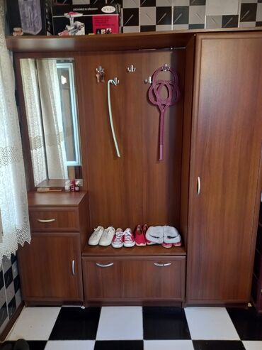 Dolablar: İşlənmiş, Açılan, Düz dolab, Dəhliz dolabı