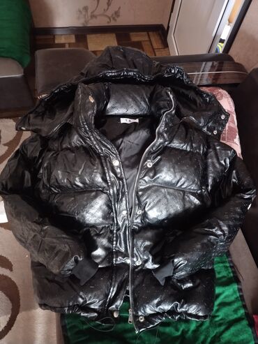 мужская кожаная шапка: Зимняя куртка 3000 сом, размер 44-46. Купили за 100$ . Носили 2-3 раза