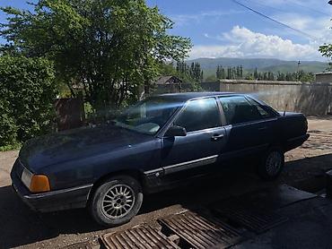 Audi: Audi 100: 1984 г., Седан — 1