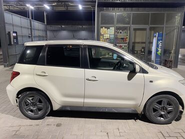 Toyota: Toyota ist: 2003 г., 1.3 л, Автомат, Бензин, Хэтчбэк