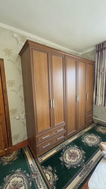 шкаф с раздвижными дверями: Кийим салуучу шкаф, Түз, ЛДСП