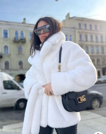 bershka kofta: Срочно продаю шубку, куртки белые без пятен как новые выглядят б/у