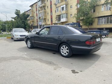 мерс грузопассажирский: Mercedes-Benz E 240: 2001 г., 2 л, Автомат, Бензин, Седан