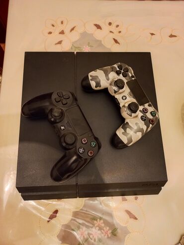ps4 vr: Salam Yaddas 500GB 2 eded original pult Wp aktivdir burdanda yaza