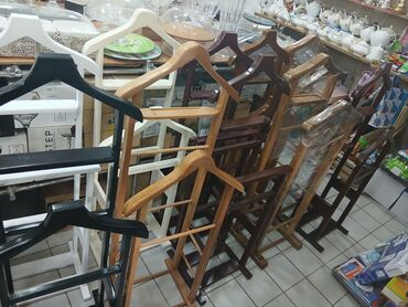 Süngərlər və fırçalar: Bu, paltarların səliqəli saxlanması üçün nəzərdə tutulmuş taxta