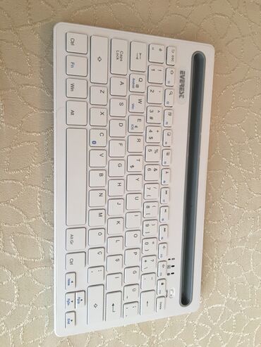 notebook klaviatura satisi: Klaviatura.Bluetoothla işləyir.Yenidir.Telefon,qələm və ya planşet