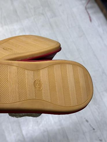 nike skepta: Домашние теплые тапочки - Цвет: красный верх, бежевый мех внутри - — 2