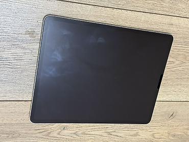 Планшеты: Планшет, Apple, память 256 ГБ, 12" - 13", 4G (LTE), Б/у, Классический цвет - Серебристый — 4
