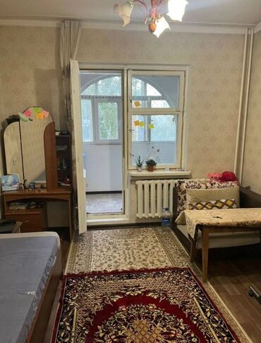 3 комнатная квартира 104 серии бишкек: 2 комнаты, 52 м², 106 серия, 2 этаж, Косметический ремонт